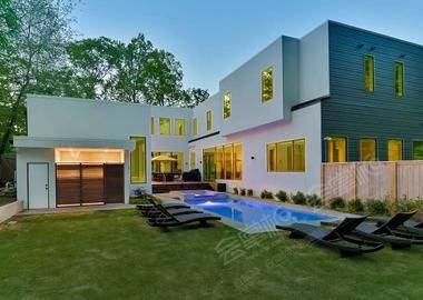Ultra Modern With A Pool